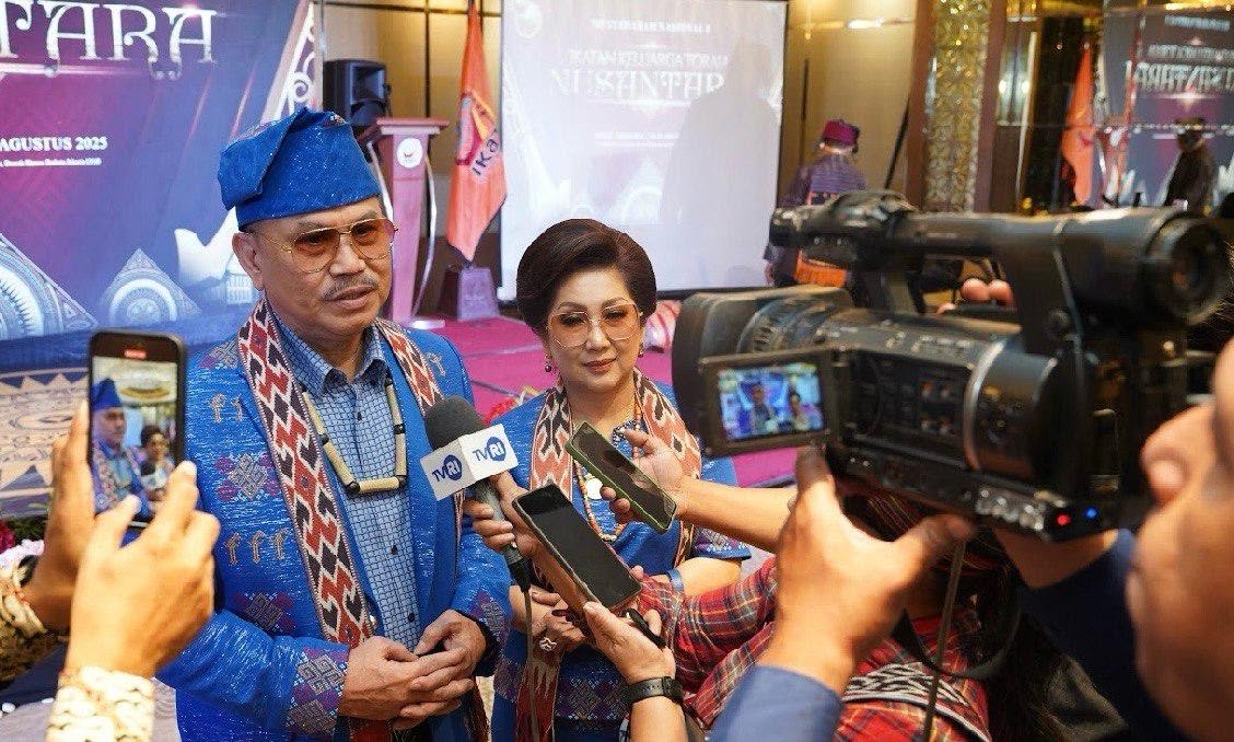 "Seorang Ibu di Luwu Timur Berbaring di Pelataran RS Demi Bayinya, Frederik Kalalembang Turun Tangan"