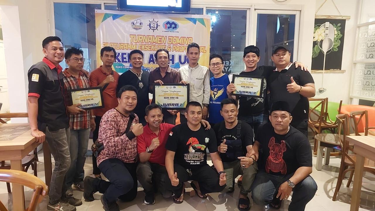 Sukriansyah S. Latief Serahkan Hadiah Kepada Pemenang Friendship Invitation Domino