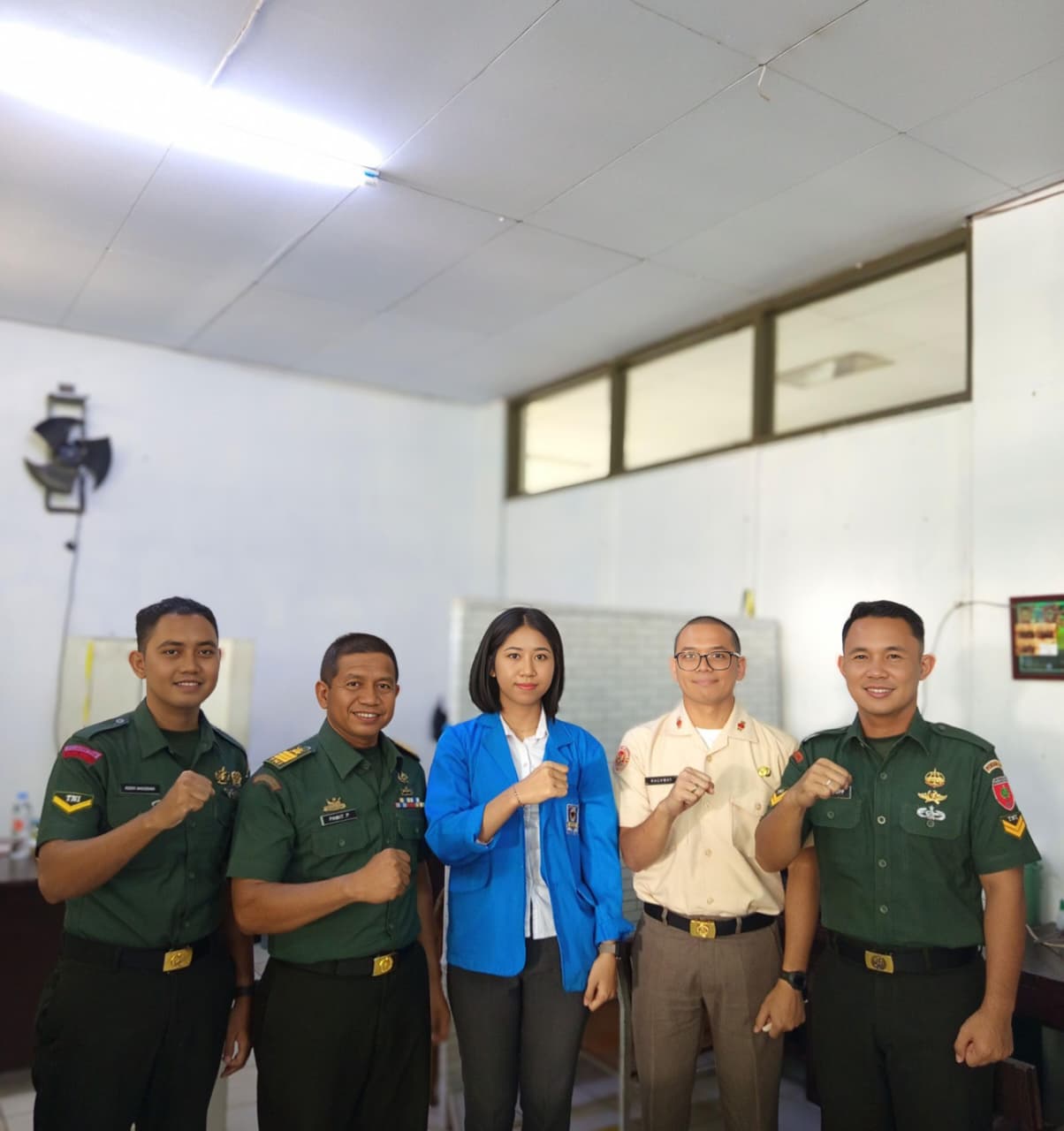 MAHASISWA UNIVERSITAS FAJAR MAKASSAR DISAMBUT HANGAT DALAM KUNJUNGAN PENELITIAN DI PENDAM XIV/HASANUDDIN